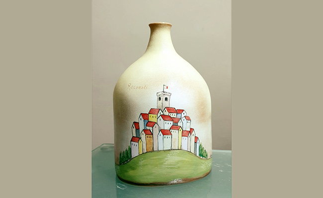 Ceramica artistica moderna di TERREDAUTORE. Bottiglia in ceramica dipinta a mano, raffigura Recanati ed il suo Castello.